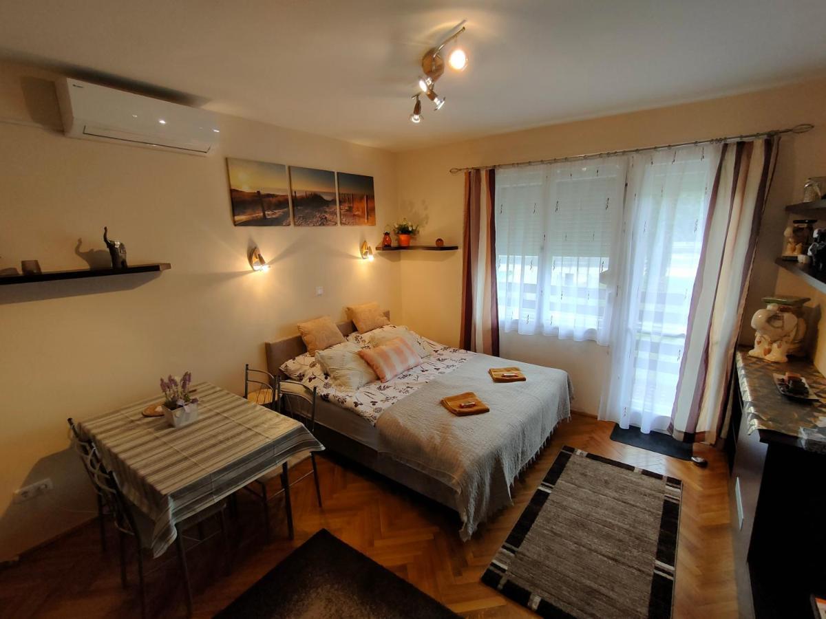 Apartamento Rosy Apartman Vonyarcvashegy Exterior foto